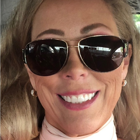 Nwot gorgeous aviator Prada sunglasses and no brand hard case - Picture 4 of 4